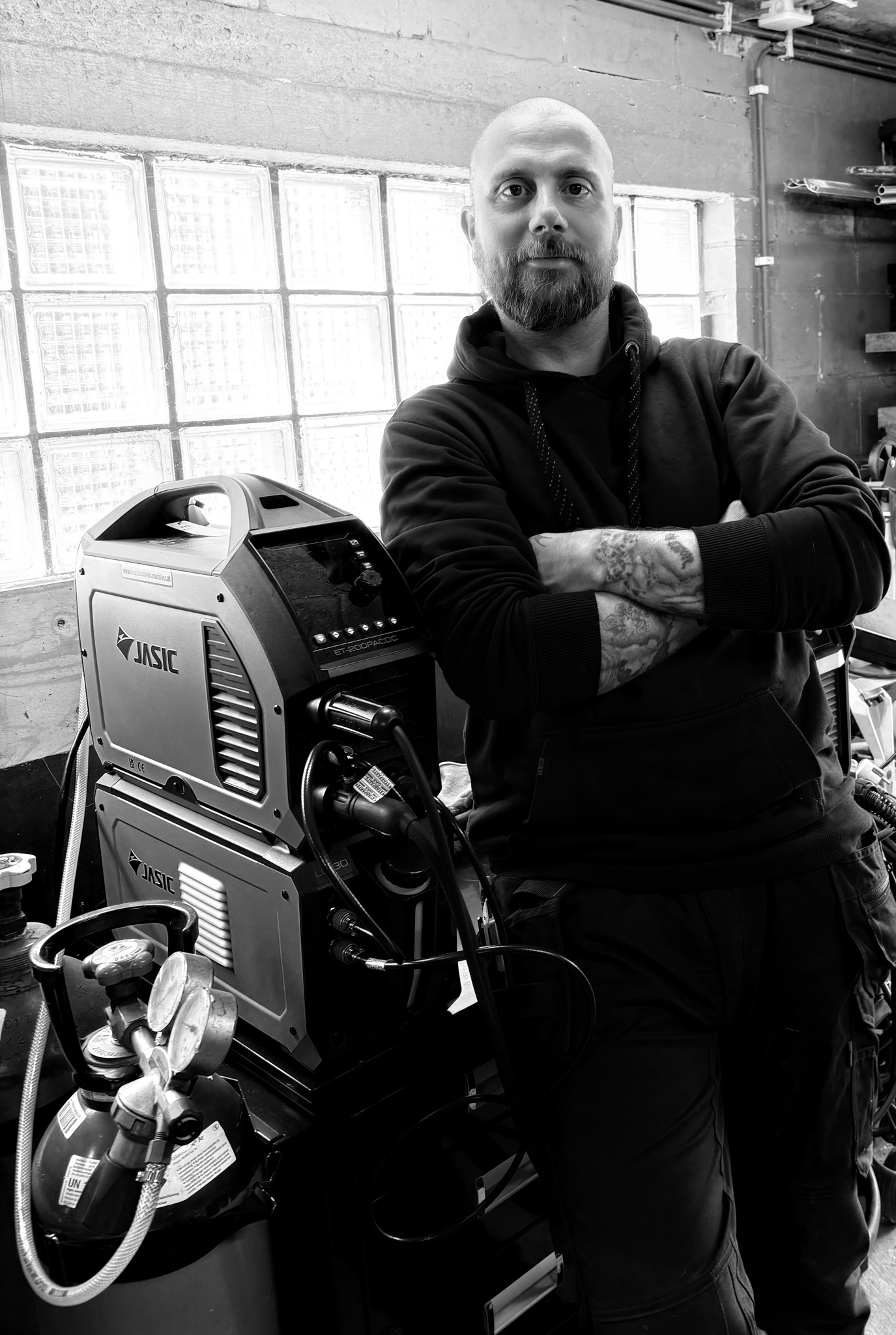 Portret van Andreas Van Impe in zijn werkplaats