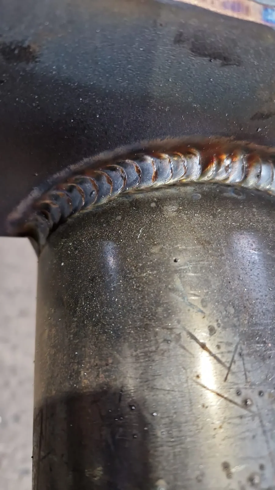 Detail van een nette lasnaad op buisprofiel